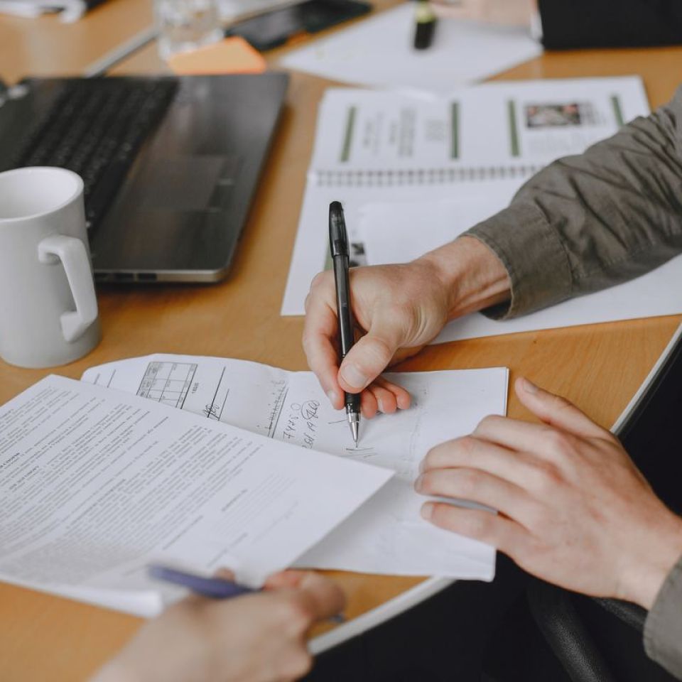 Arbeitszeugnis nach Vergleich:  Wann der Entwurf des Arbeitnehmers zur teuren Falle wird